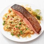 Lachs mit Couscous und Erbsen