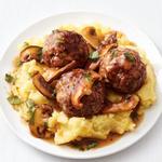 Fleischbällchen in Weinsauce mit Kartoffelpüree