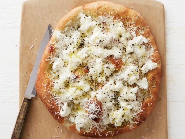 Zubereitung – Cacio e Pepe-Käse-Paprika-Pizza