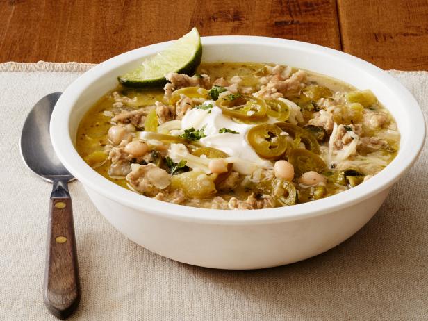 Wie man Hähnchen mit weißem Chili zubereitet