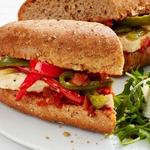 Tofu-, Zwiebel- und Paprika-Sub-Sandwich