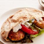 برجر نباتي صغير في خبز بيتا