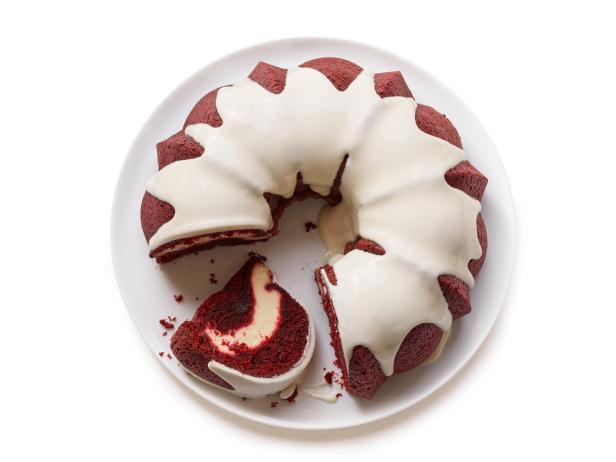 Rezept für einen festlichen Red Velvet Bundt Cake mit Frischkäse-Frosting