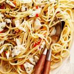 Kalorienarme, scharfe Krabbenpasta