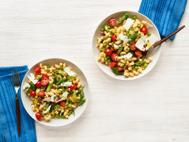 Rezept für Frühlings-Nudel-Tomaten-Salat