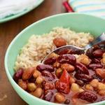 حساء الخضار الحار مع الفاصوليا
