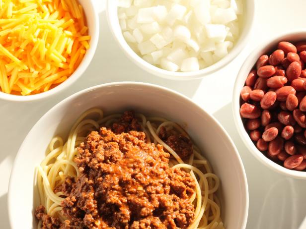 Come preparare il chili di Cincinnati di Sandra Lee