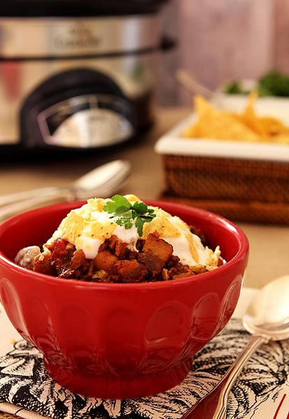 Come preparare il chili del Colorado senza fagioli in una pentola a cottura lenta