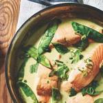 Grünes Curry mit Kokosmilch und Fisch