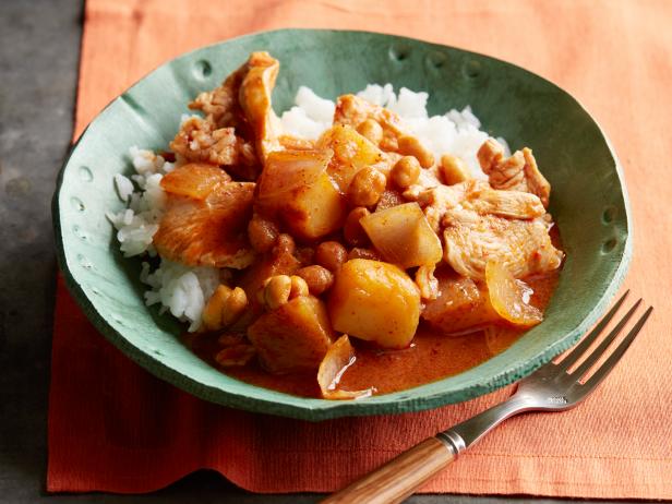 Wie man klassisches Massaman-Curry zubereitet