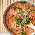 شوربة الكاري التايلاندية بالدجاج