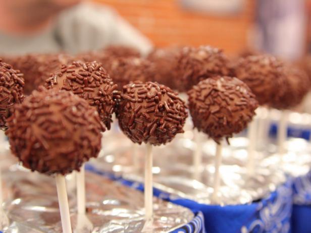 Wie man Brownie-Cake-Pops macht