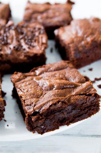 Wie man Fudge-Brownies zubereitet