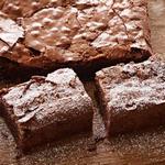Schokoladen-Haselnuss-Brownie mit Amaretto