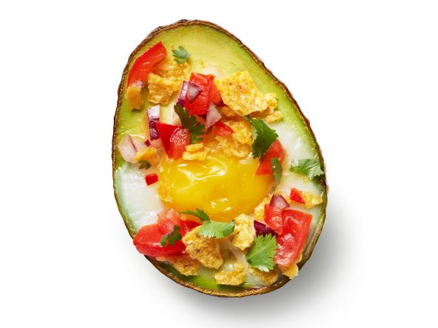 Wie man Rührei mit Avocado zubereitet