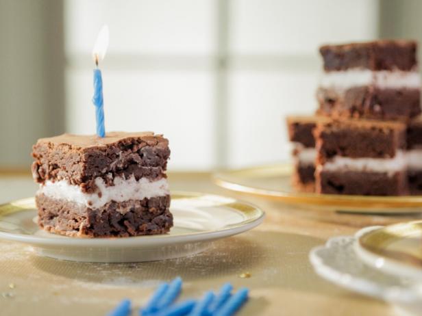 So macht man ein Brownie-Sandwich mit Sahne