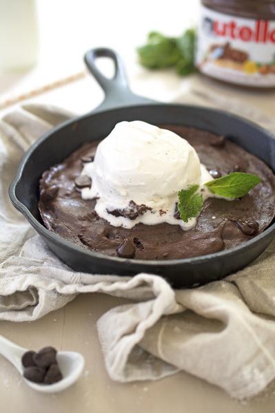 Wie man Nutella-Brownies in der Pfanne zubereitet