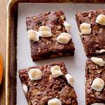 Einfache Brownies mit Nuss-Marshmallow-Topping
