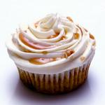 Kohl-Cupcakes mit Buttercreme-Glasur und Currysauce