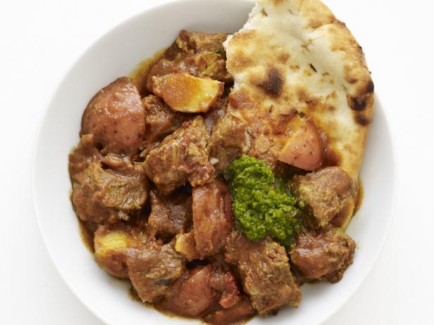 Zubereitung – Langsam gegartes Rindfleisch mit Curry und Kartoffeln