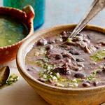 Karibische Knoblauchbohnensuppe mit Schweinerippchen