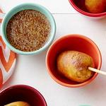 Mini-Corn-Dog mit hausgemachtem Senf