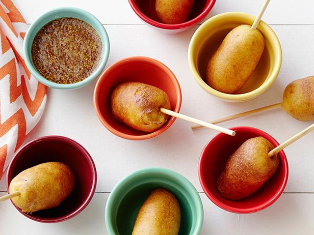 Come preparare mini corn dog con senape fatta in casa