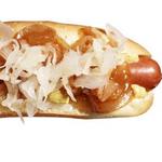 Eine Hotdog-Wurst von einem Straßenhändler in New York City