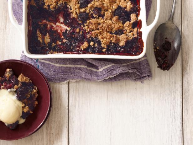 Rezept für Beeren-Haselnuss-Crumble