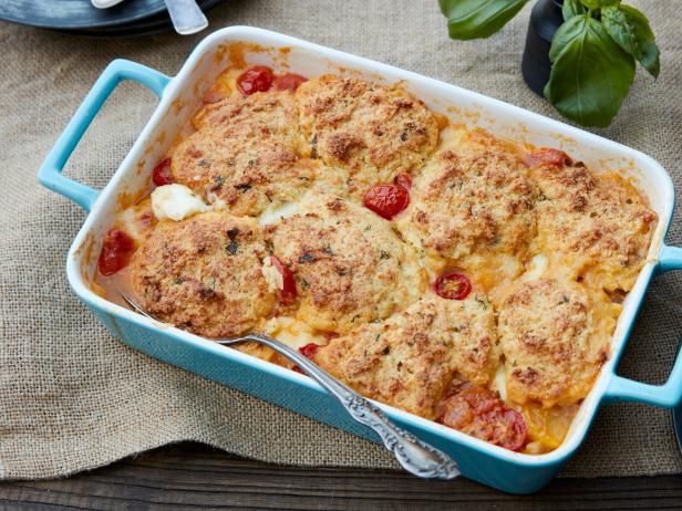Zubereitung - Tomaten-Cobbler mit Parmesan-Basilikum-Teigdeckel