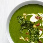 Cremige Kartoffelsuppe mit Grünkohl und Speck