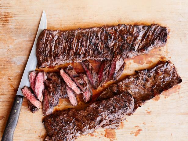 Kuinka valmistaa - Grillattu hamepihvi olutmarinadissa