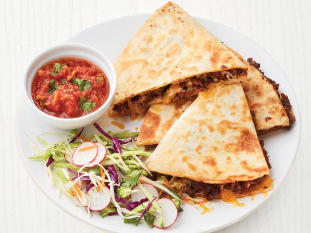 Wie man Quesadillas mit Rindfleisch und Brokkoli zubereitet