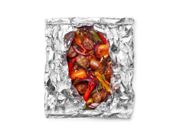 Zubereitung – Würstchen und Paprika mit Bier, in Folie gebraten