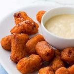 Süßkartoffel-Speck-Tater-Tots mit Senf