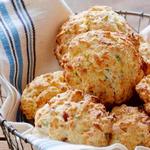 Speck-, Cheddar- und Schnittlauch-Scones