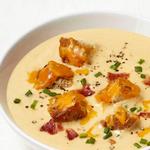 Apfelsuppe mit Speck und Käsecroutons