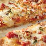 Pizza mit Speck und Lauch