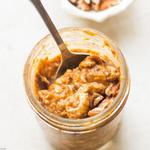 Faules Haferflockenmüsli im Glas mit Kürbis