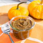 قاعدة لاتيه بنكهة اليقطين والتوابل