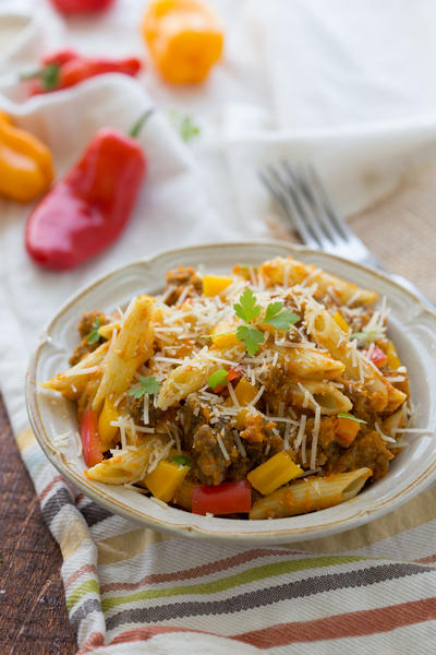 Come preparare - Pasta con sugo di salsiccia e zucca e lattuga