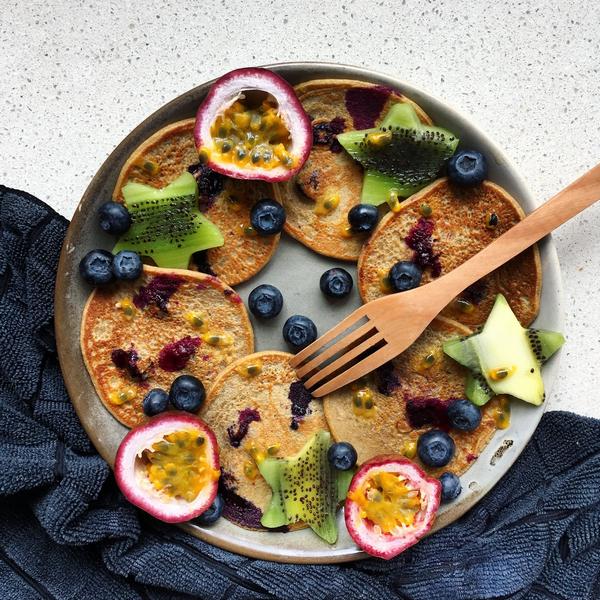 Rezept für glutenfreie Blaubeer-Haferflockenpfannkuchen