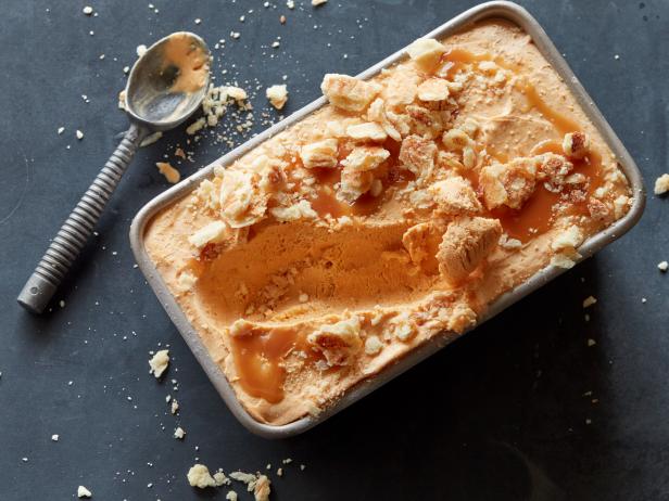 Wie man Kürbiskuchen-Eiscreme zubereitet