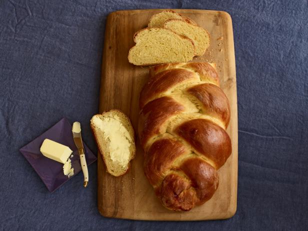 Wie man Safran-Challah zubereitet