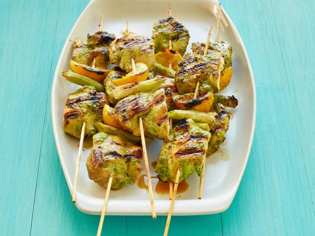 Wie man gegrillten Hähnchen-Kebab zubereitet