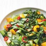 Chinesischer Pak Choi mit süßen und scharfen Paprikaschoten