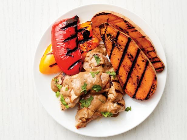 Zubereitung - Gegrillte Hähnchenschenkel mit Gemüse und Sonnenblumenkernsauce