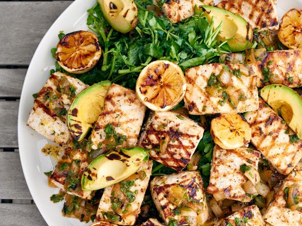 Come preparare il pesce spada alla griglia con salsa verde