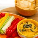 Kürbis-Hummus mit geröstetem Knoblauch