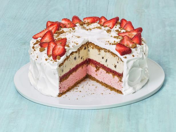 Rezept für Erdbeereiscremetorte mit Vollkornkeksen
